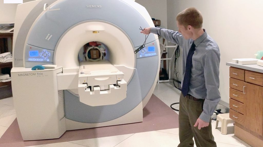 Medical Physics professor demonstrates the Siemens MRI MAGNETOM Trio machine